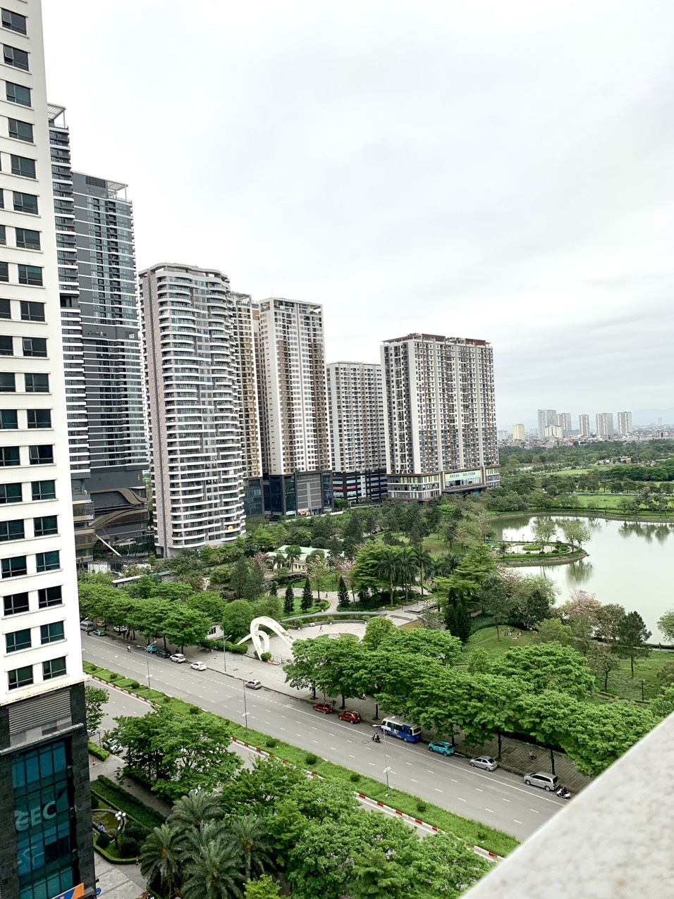 Cho thuê căn hộ 3 ngủ 93m2 view hồ điều hòa tòa N02T3 Ngoại Giao Đoàn 15