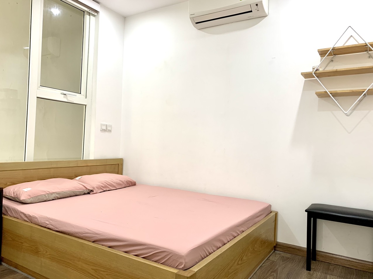 Cho thuê căn hộ 3 ngủ 93m2 view hồ điều hòa tòa N02T3 Ngoại Giao Đoàn 6