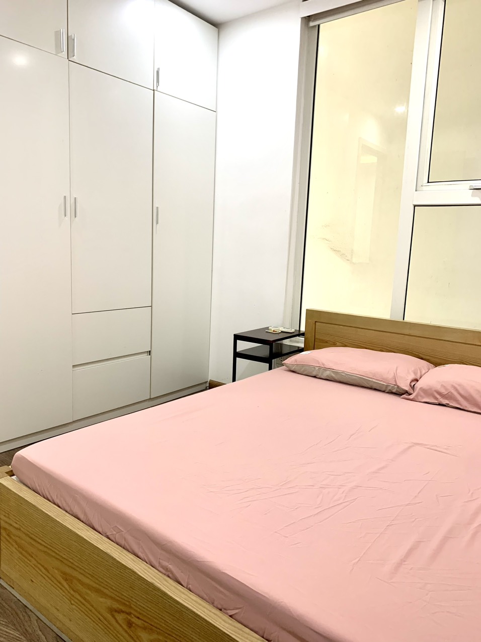 Cho thuê căn hộ 3 ngủ 93m2 view hồ điều hòa tòa N02T3 Ngoại Giao Đoàn 7