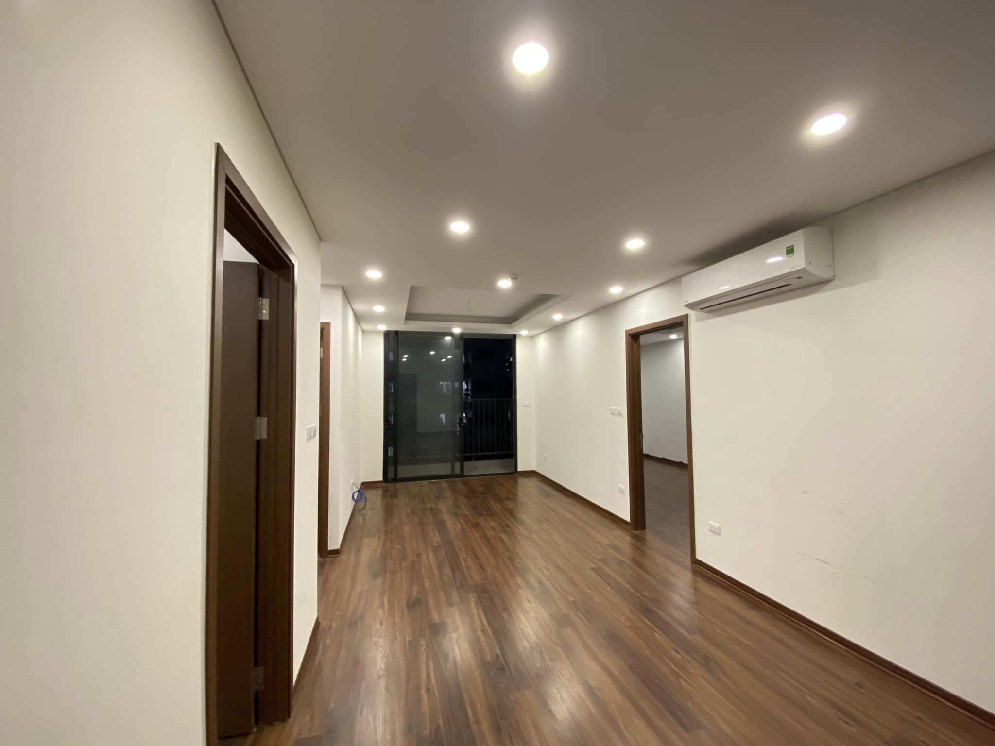 Cho thuê căn hộ 3 ngủ 95m2 đồ cơ bản tòa N01T1 Ngoại Giao Đoàn 1