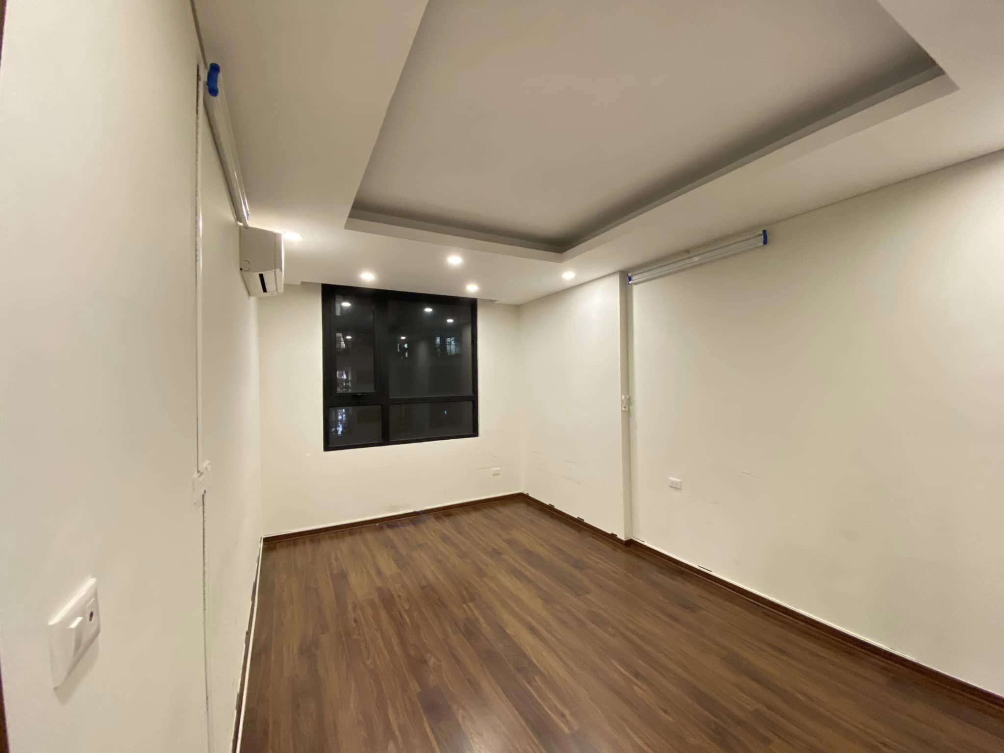 Cho thuê căn hộ 3 ngủ 95m2 đồ cơ bản tòa N01T1 Ngoại Giao Đoàn 3