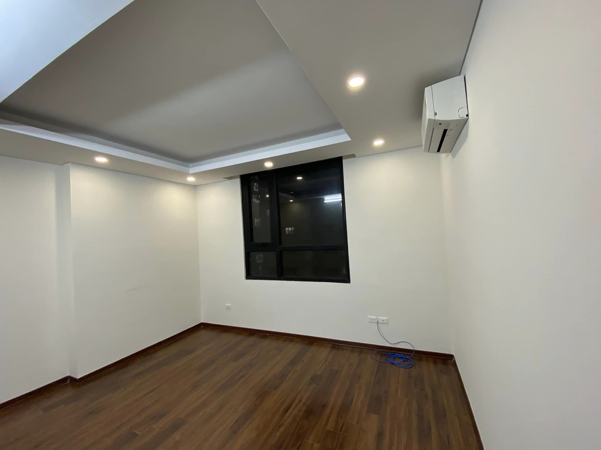 Cho thuê căn hộ 3 ngủ 95m2 đồ cơ bản tòa N01T1 Ngoại Giao Đoàn 4