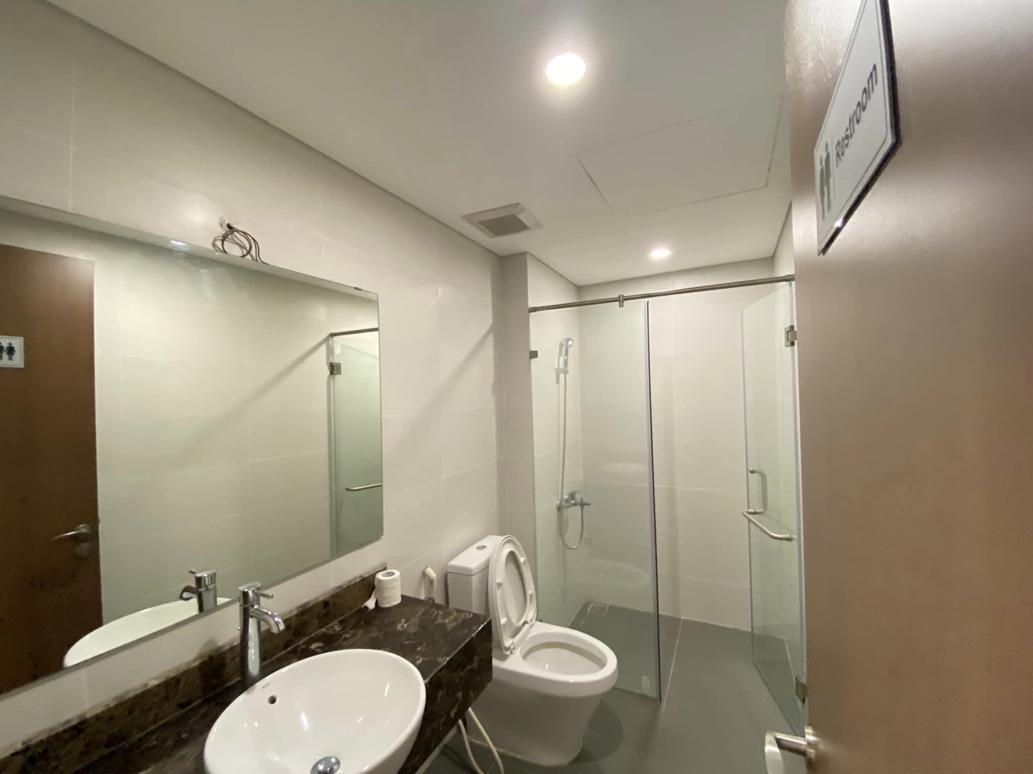 Cho thuê căn hộ 3 ngủ 95m2 đồ cơ bản tòa N01T1 Ngoại Giao Đoàn 5