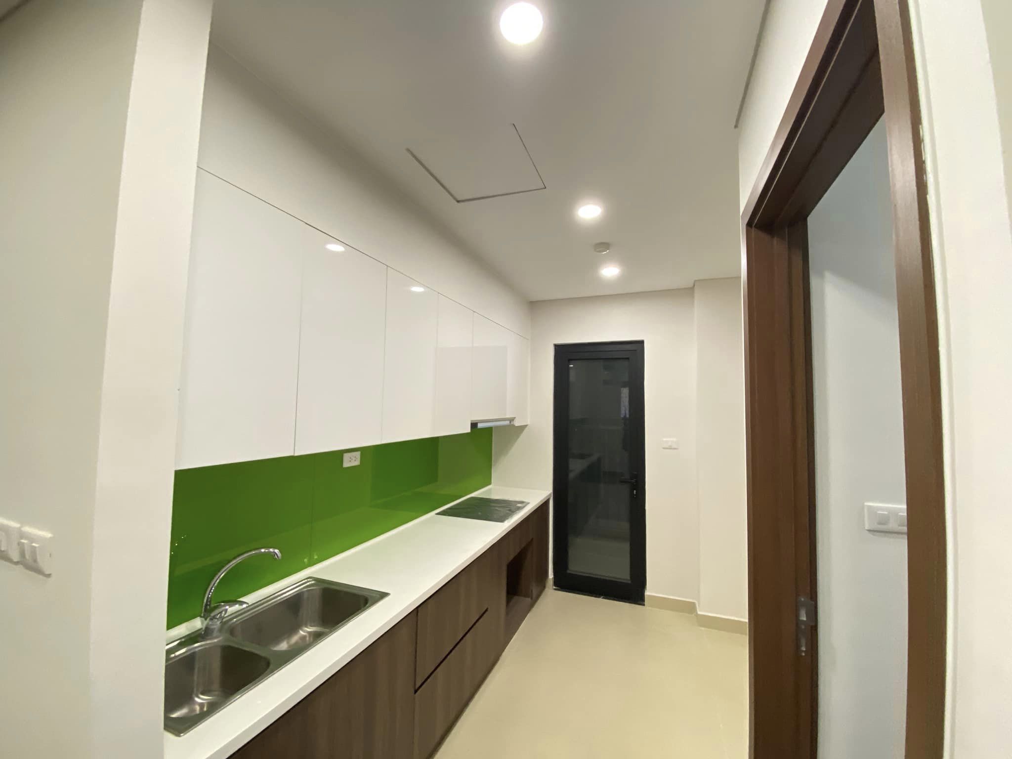 Cho thuê căn hộ 3 ngủ 95m2 đồ cơ bản tòa N01T1 Ngoại Giao Đoàn 6