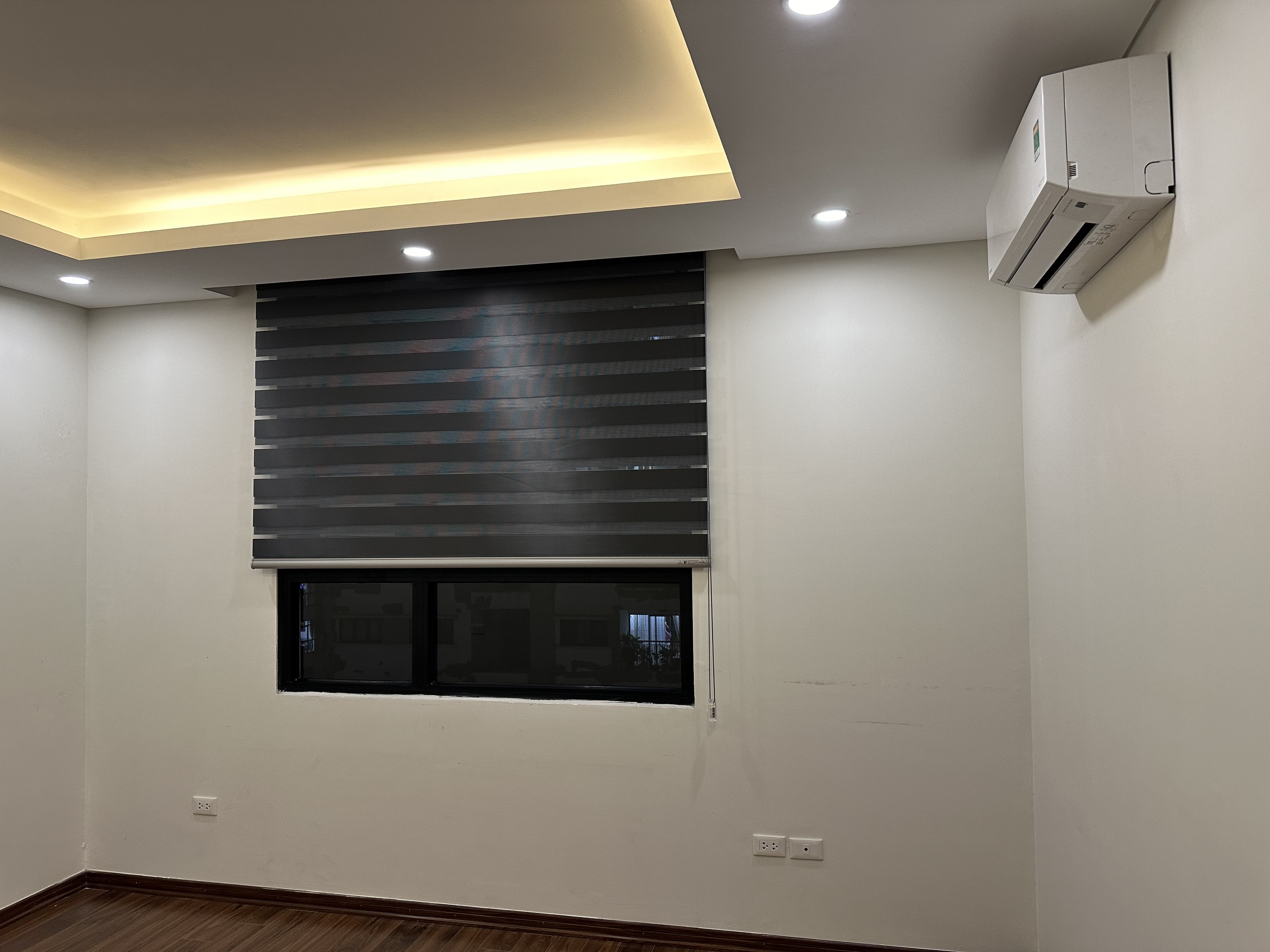 Cho thuê căn hộ 3 ngủ 95m2 đồ liền tường tòa N01T1A Ngoại Giao Đoàn 3
