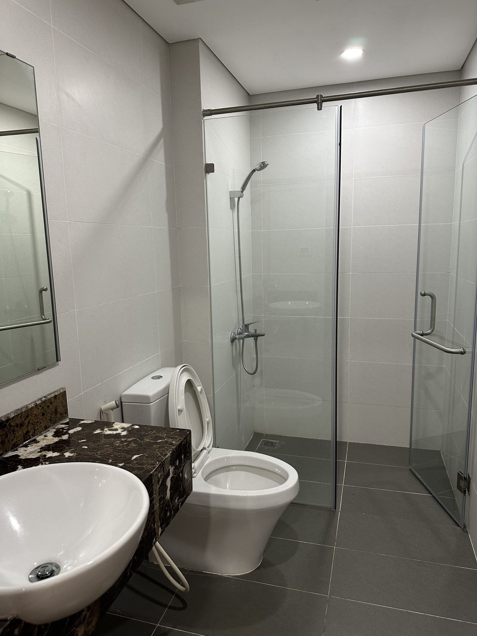 Cho thuê căn hộ 3 ngủ 95m2 đồ liền tường tòa N01T1A Ngoại Giao Đoàn 5