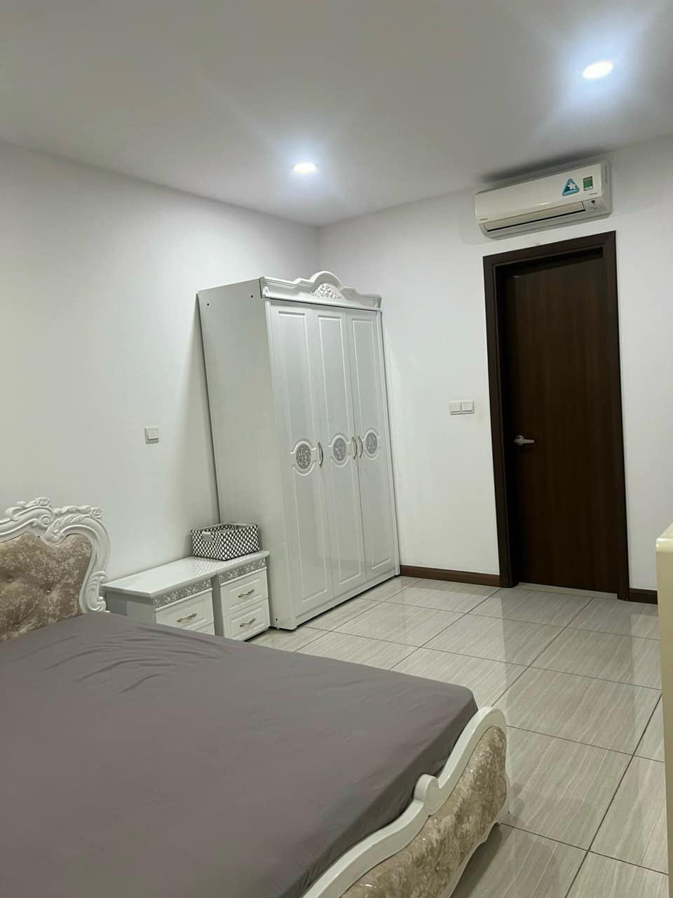 Cho thuê căn hộ 3 ngủ 95m2 full đồ tòa N01T3 Ngoại Giao Đoàn 4