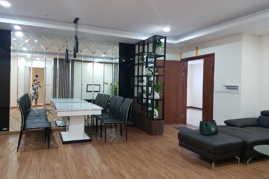 Cho thuê căn hộ 3 phòng ngủ chung cư N03 T5 Ngoại Giao Đoàn 9