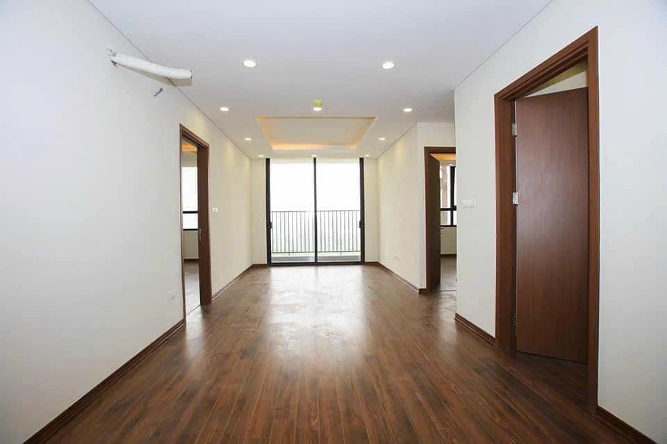 Cho thuê căn hộ 3 phòng ngủ đồ cơ bản, ban công Nam tòa N01T1 Ngoại giao đoàn 2