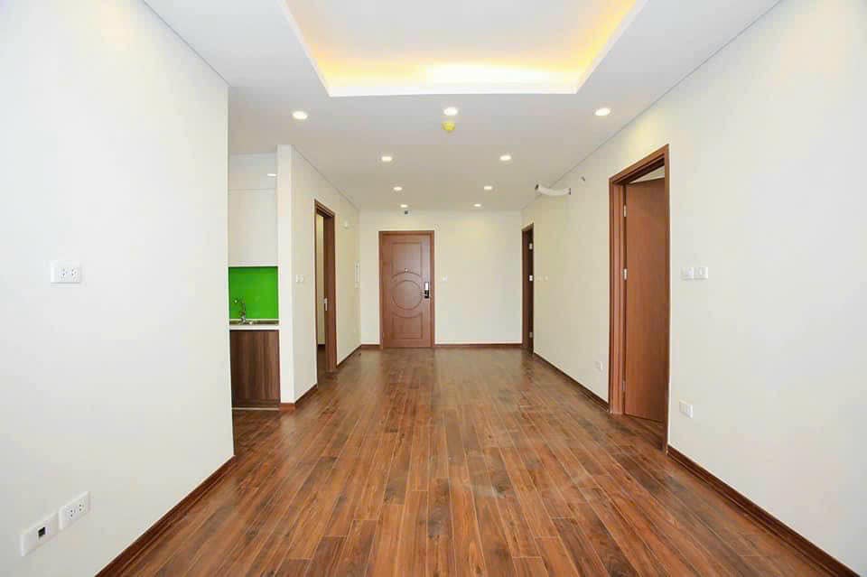 Cho thuê căn hộ 3 phòng ngủ đồ cơ bản, ban công Nam tòa N01T1 Ngoại giao đoàn 3