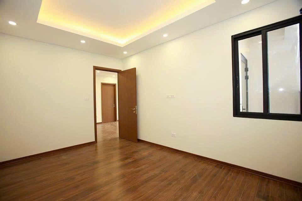 Cho thuê căn hộ 3 phòng ngủ đồ cơ bản, ban công Nam tòa N01T1 Ngoại giao đoàn 5