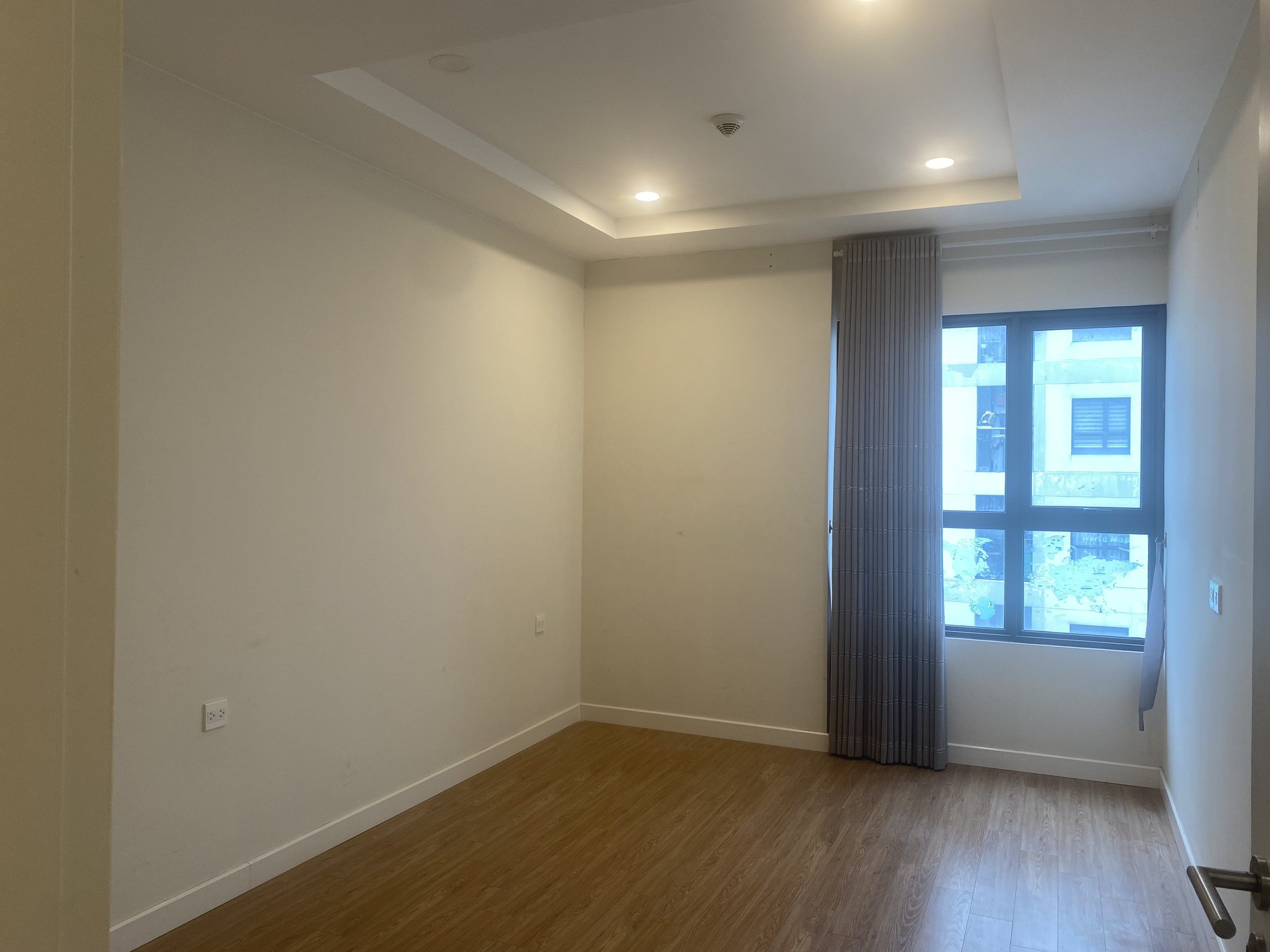 Cho thuê căn hộ 3 phòng ngủ đồ cơ bản tòa Novo Kosmo Tây Hồ giá 20 triệu tháng 3