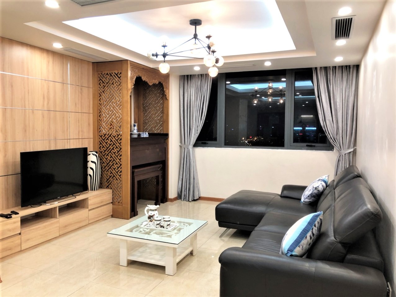 Cho thuê căn hộ 3PN tầng cao toà N04B Ngoại giao đoàn 1