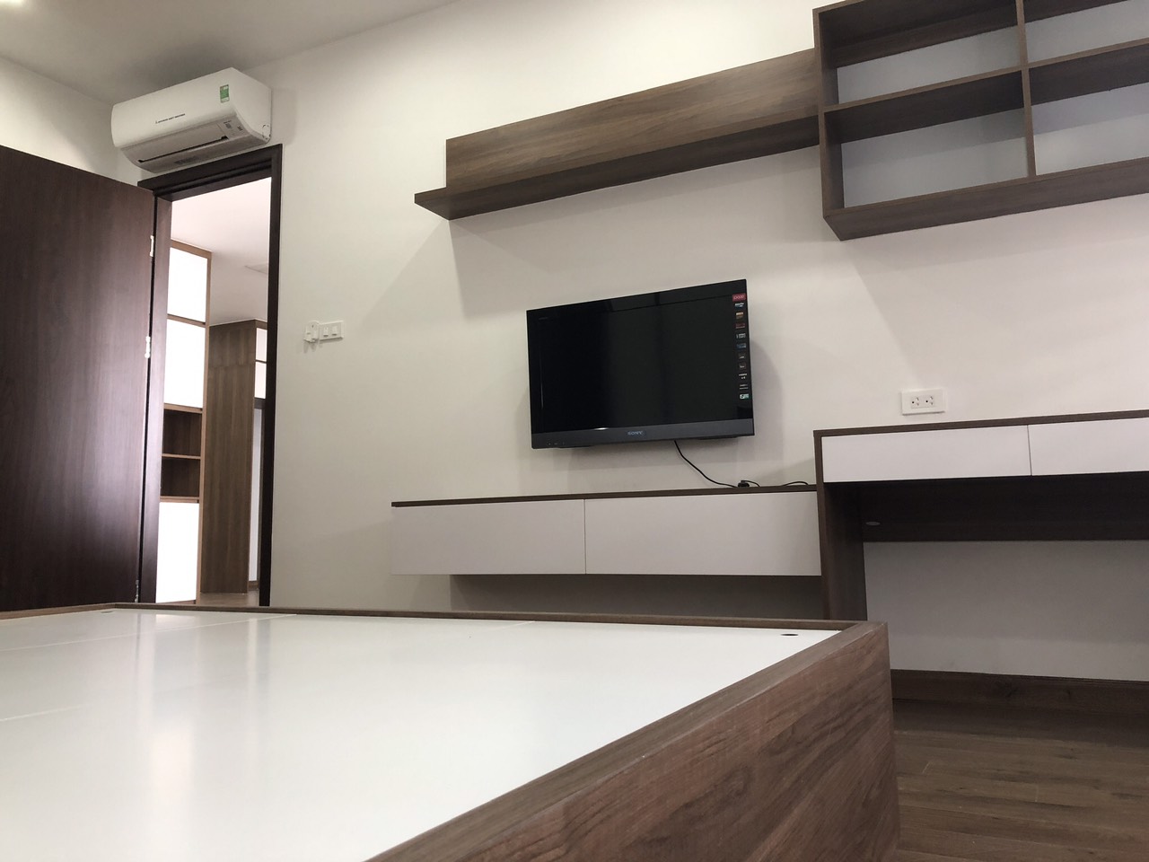 Cho thuê căn hộ 3PN toà N01 T2 Ngoại Giao Đoàn 3