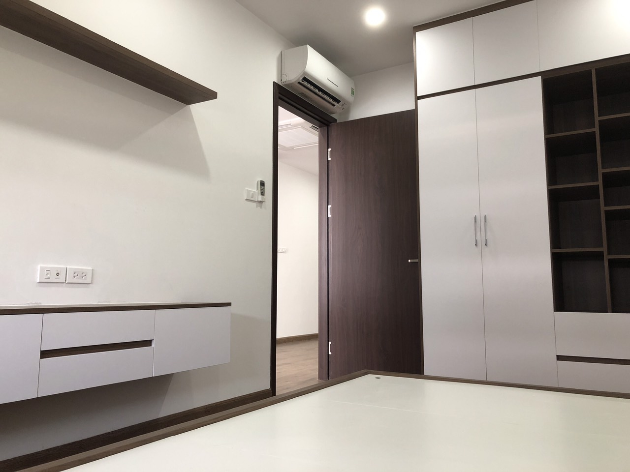 Cho thuê căn hộ 3PN toà N01 T2 Ngoại Giao Đoàn 7