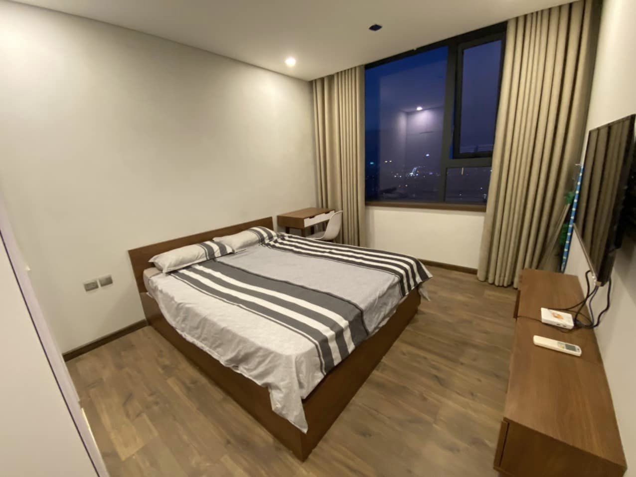 Cho thuê căn hộ 3PN/117m2 tầng trung full đồ mới tòa N02T2 Ngoại Giao Đoàn 6