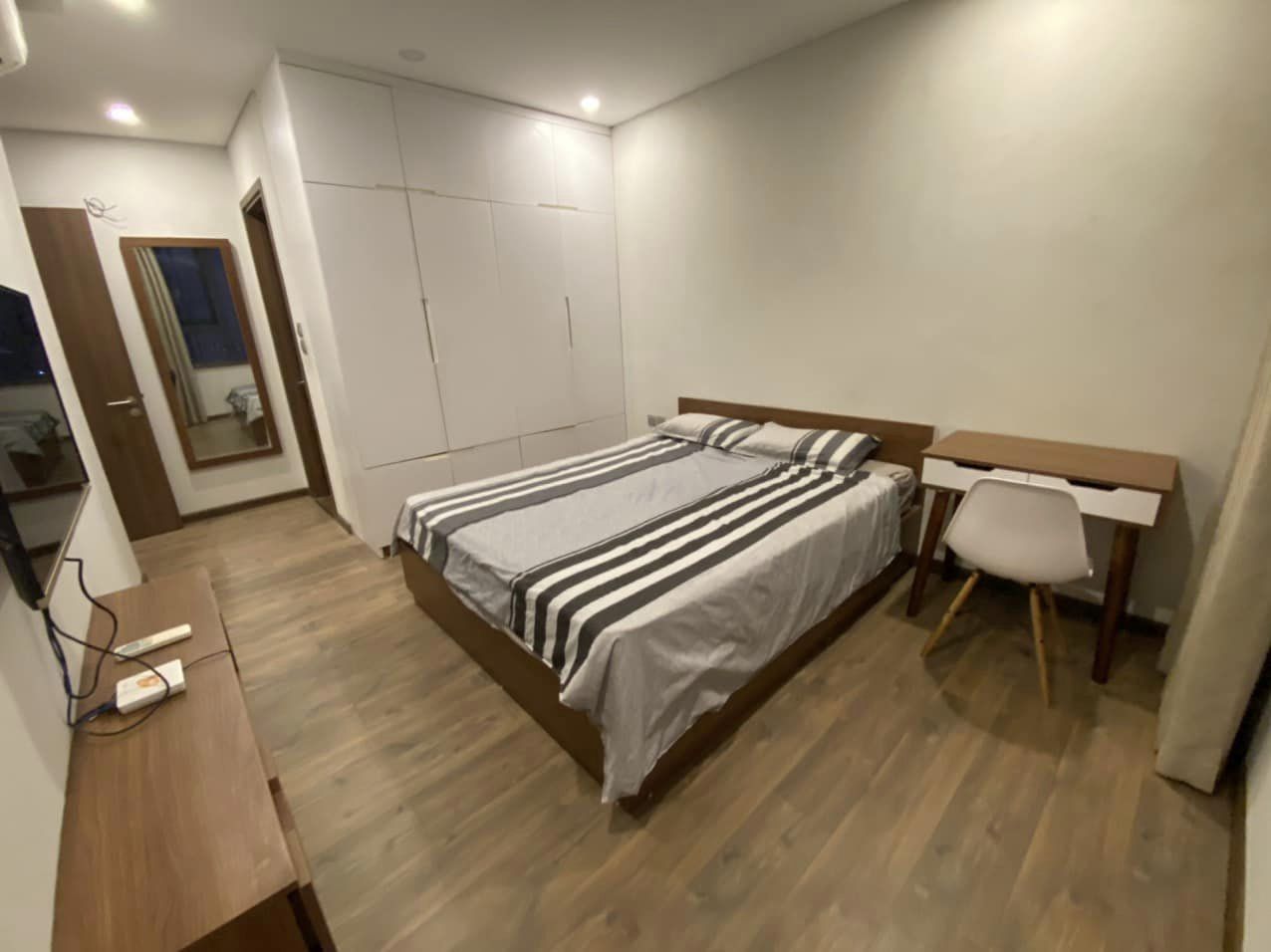 Cho thuê căn hộ 3PN/117m2 tầng trung full đồ mới tòa N02T2 Ngoại Giao Đoàn 7