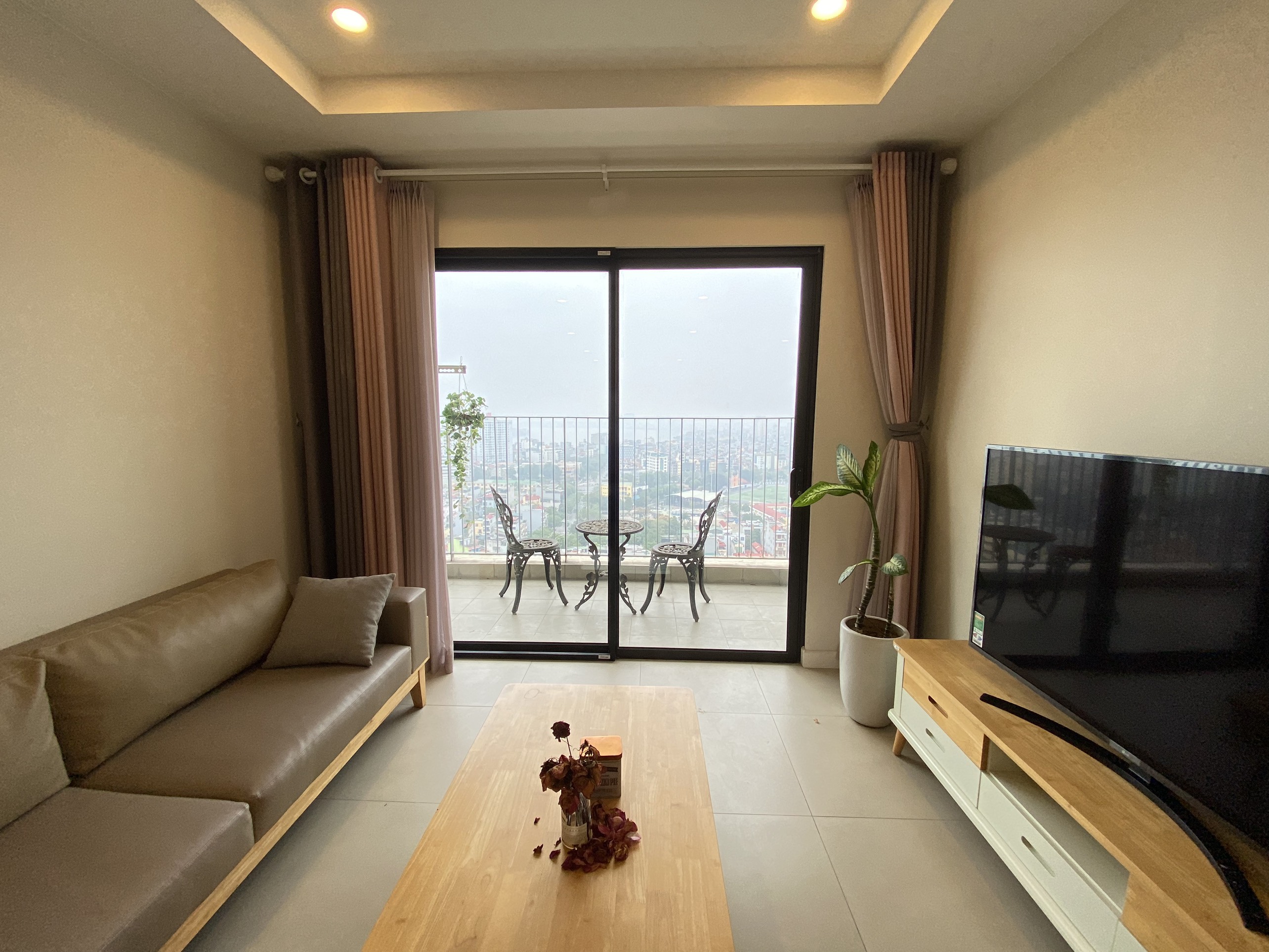 Cho thuê căn hộ 3PN/118m2 full đồ đẹp view Hồ Tây tại Kosmo 1