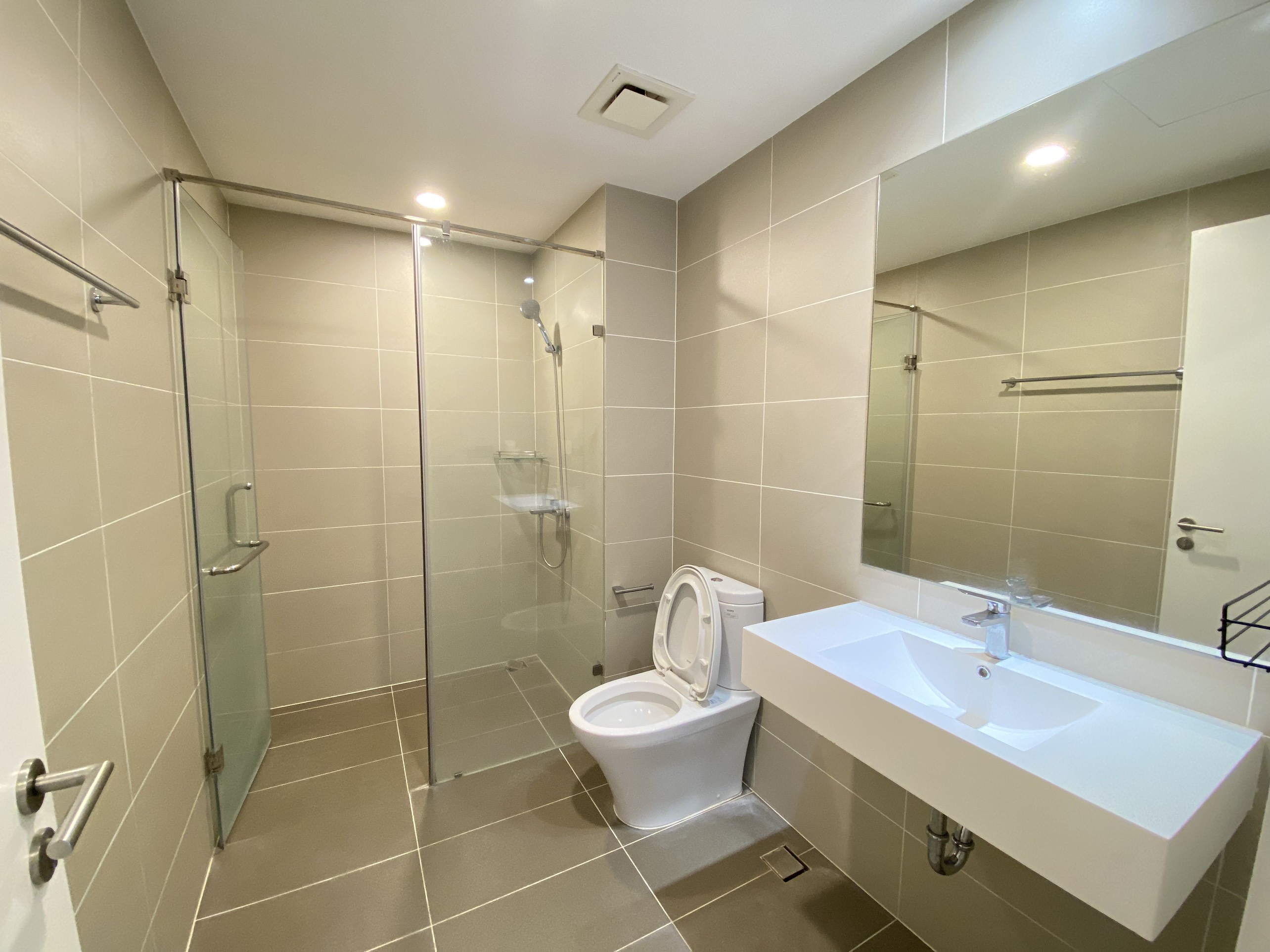 Cho thuê căn hộ 3PN/118m2 full đồ đẹp view Hồ Tây tại Kosmo 10