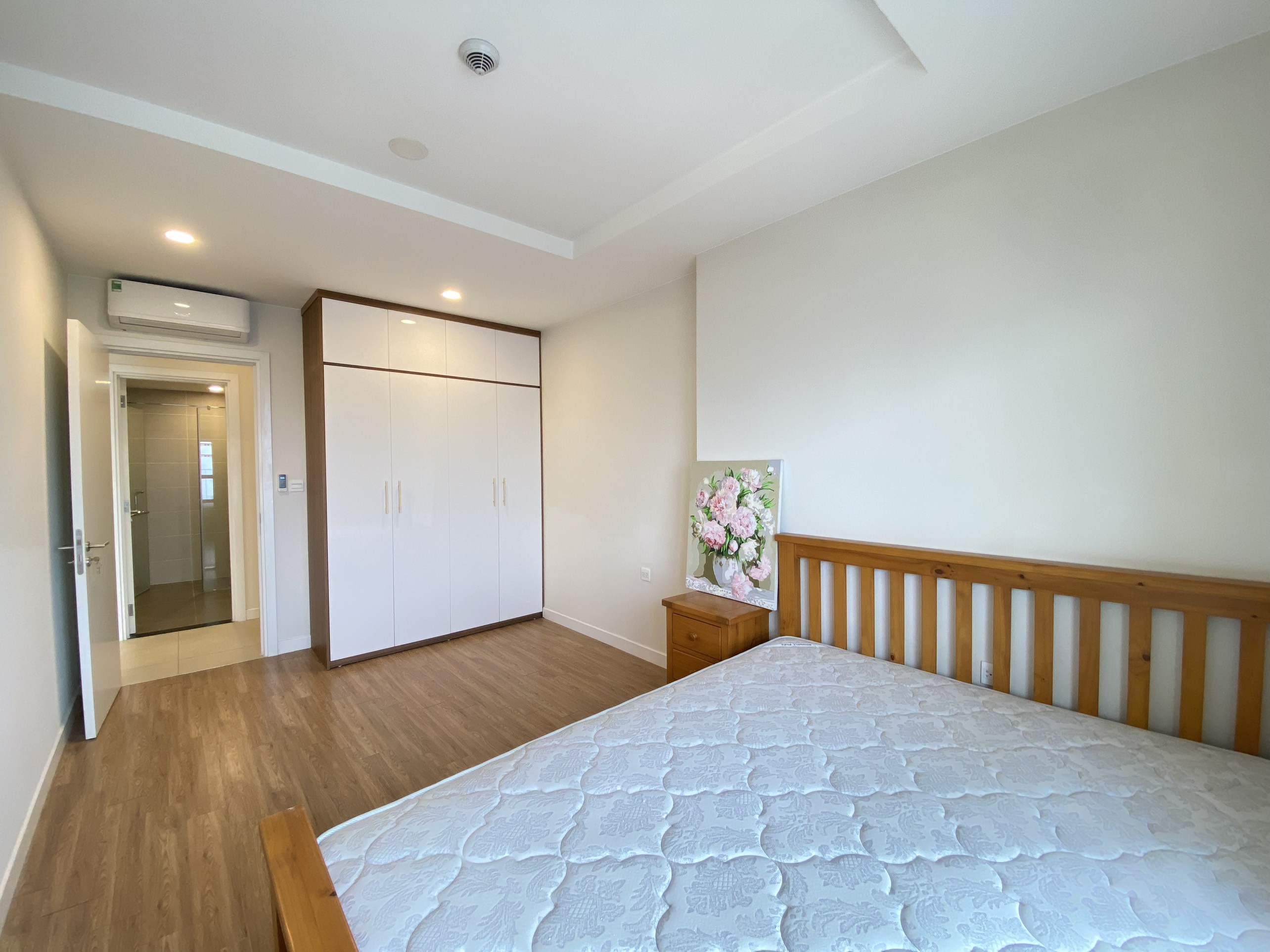 Cho thuê căn hộ 3PN/118m2 full đồ đẹp view Hồ Tây tại Kosmo 5