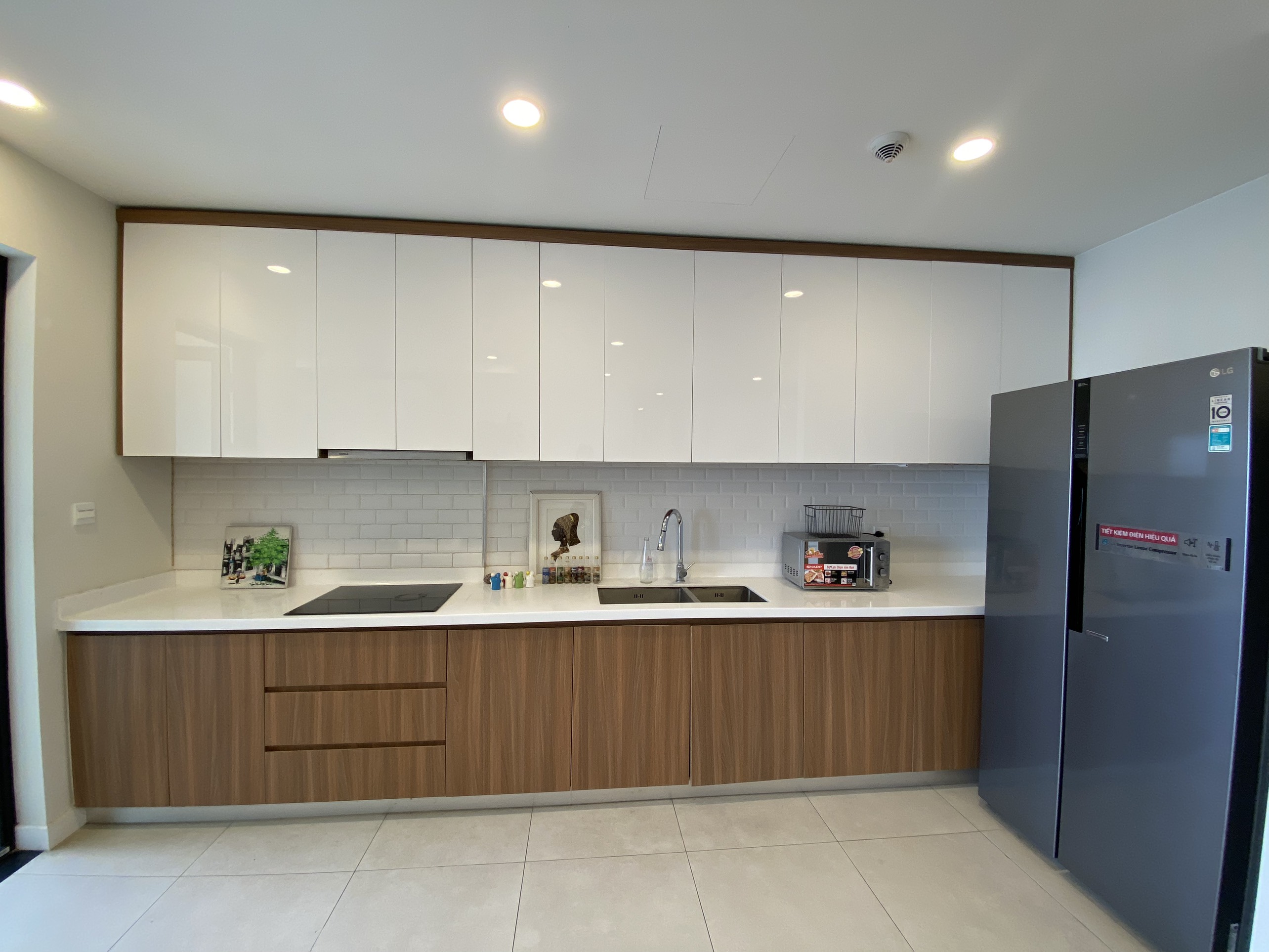 Cho thuê căn hộ 3PN/118m2 full đồ đẹp view Hồ Tây tại Kosmo 9