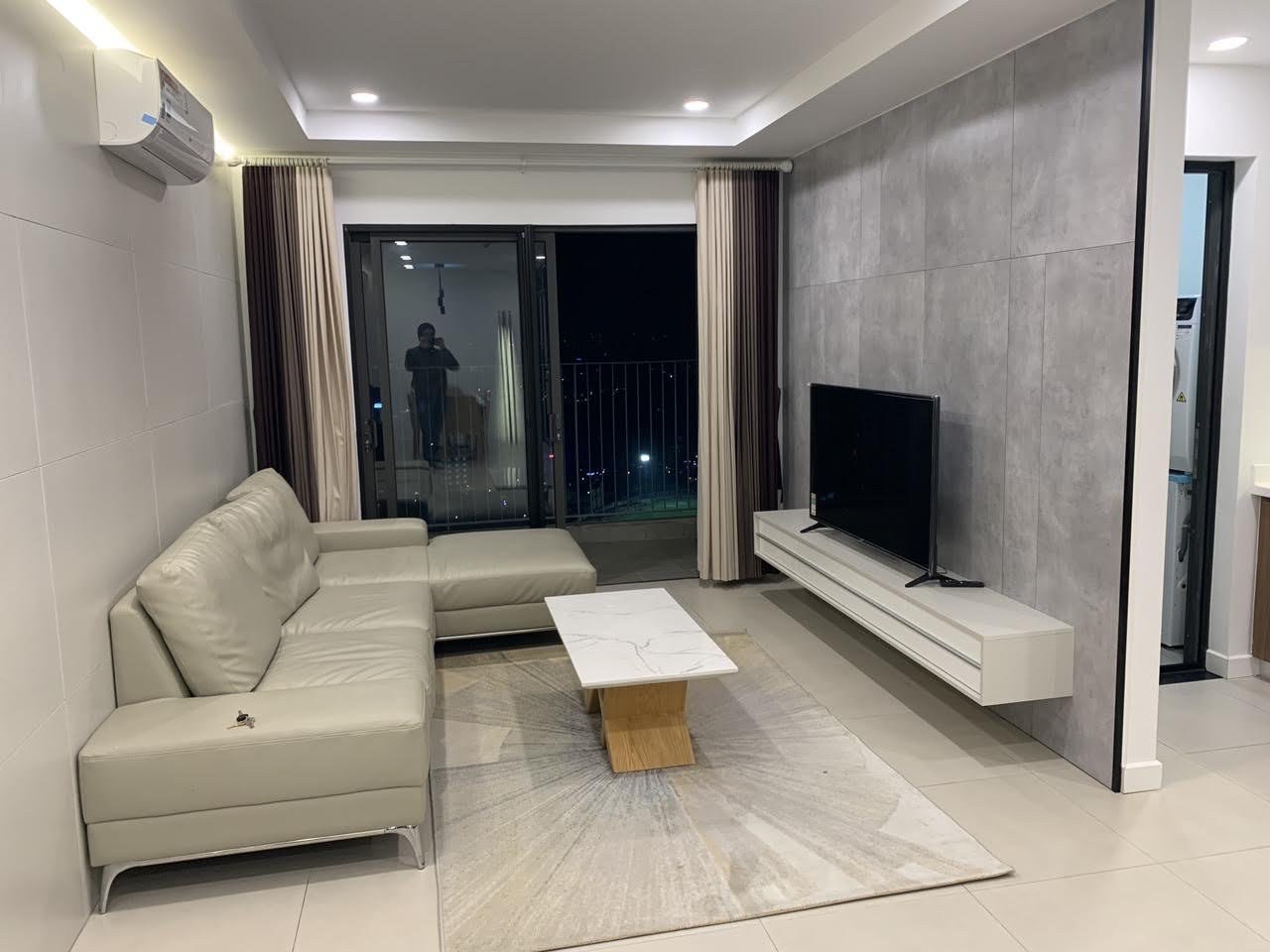 Cho thuê căn hộ 3PN/118m2 tầng Sky view Hồ tại Kosmo Xuân La 1