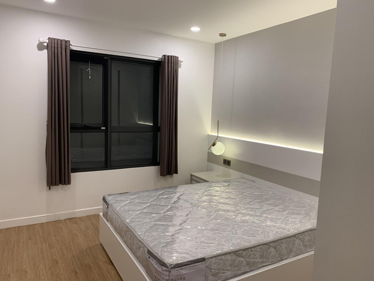 Cho thuê căn hộ 3PN/118m2 tầng Sky view Hồ tại Kosmo Xuân La 5
