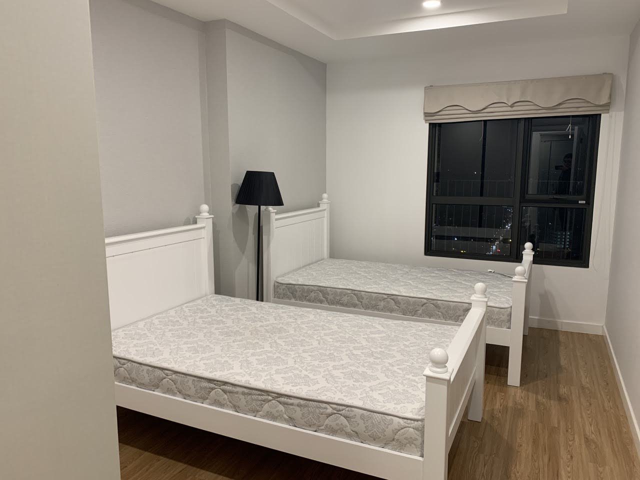 Cho thuê căn hộ 3PN/118m2 tầng Sky view Hồ tại Kosmo Xuân La 6