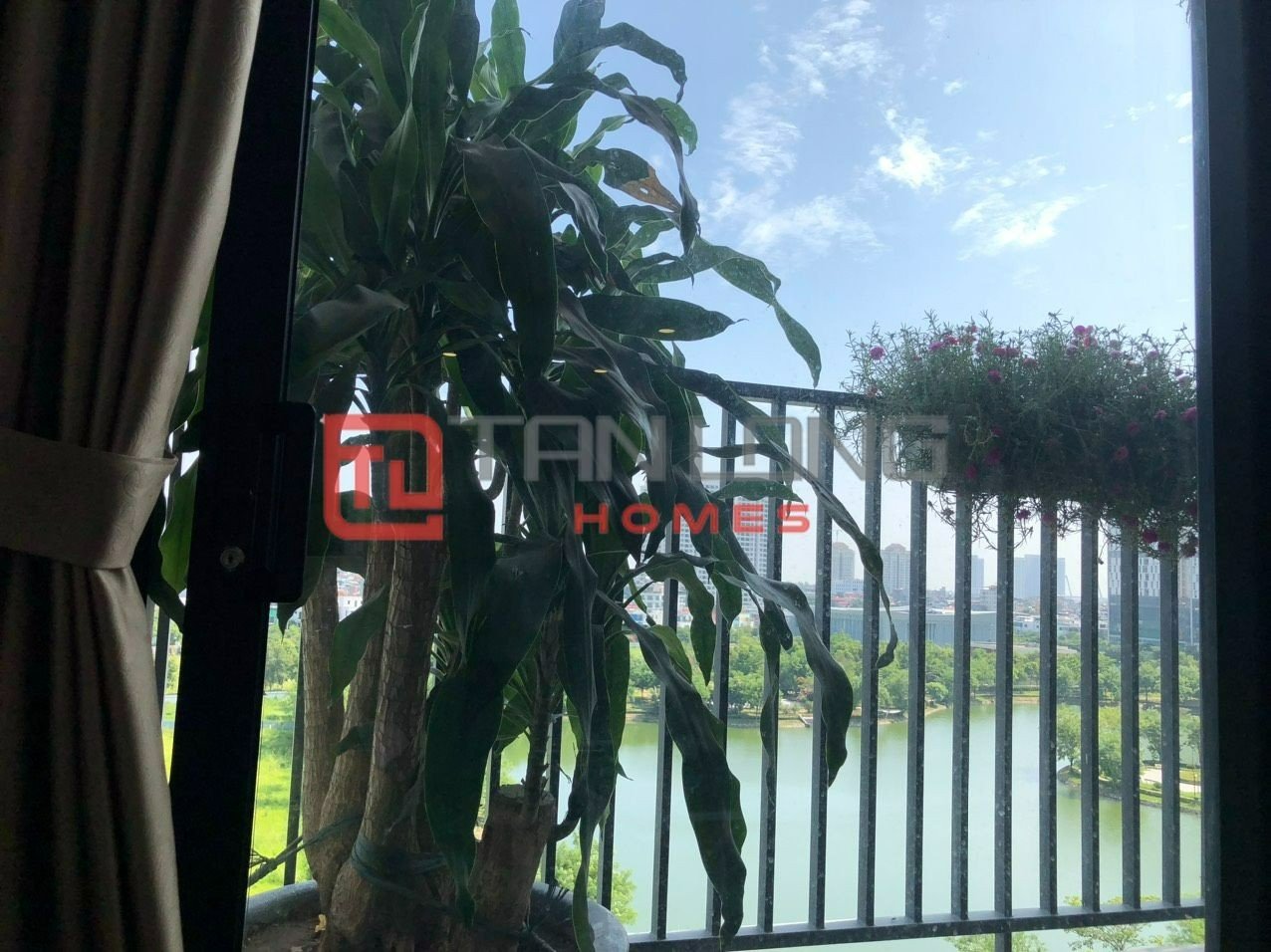 Cho thuê căn hộ 4PN/132m2 tầng cao view công viên hồ điều hòa tại N01T1 10