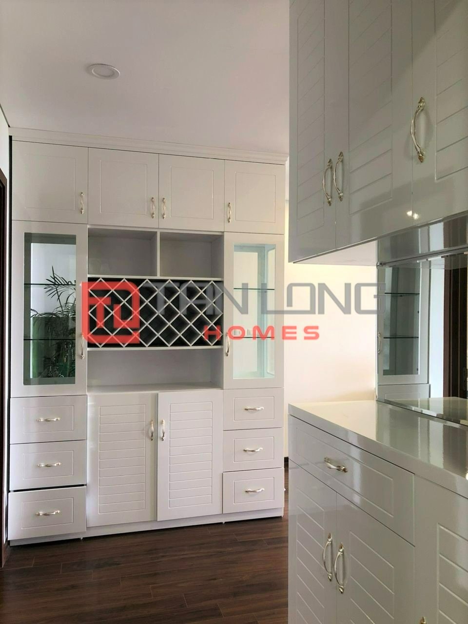 Cho thuê căn hộ 4PN/132m2 tầng cao view công viên hồ điều hòa tại N01T1 13