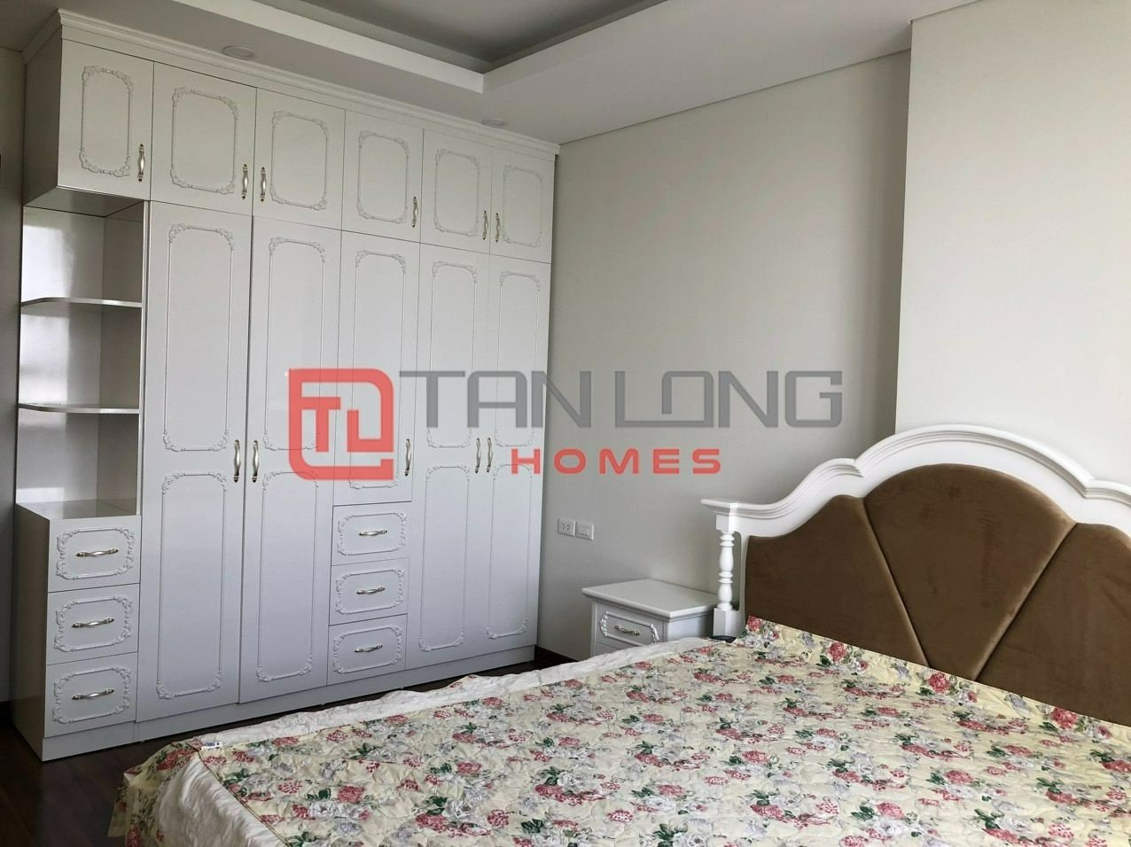 Cho thuê căn hộ 4PN/132m2 tầng cao view công viên hồ điều hòa tại N01T1 6