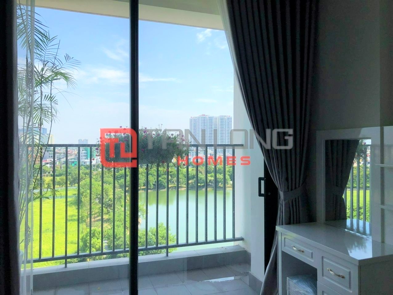 Cho thuê căn hộ 4PN/132m2 tầng cao view công viên hồ điều hòa tại N01T1 9