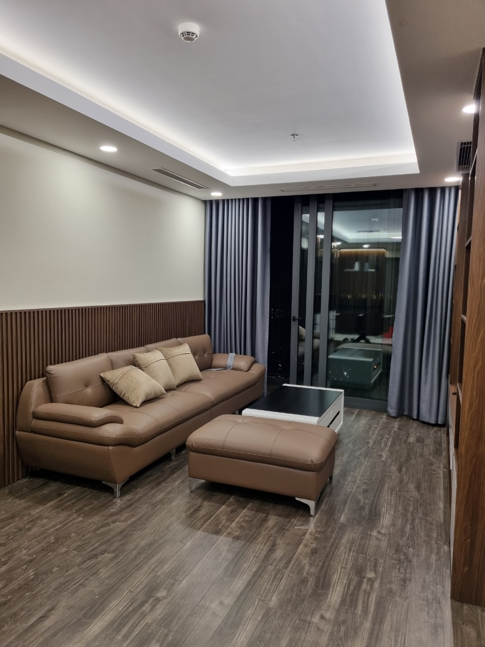 Cho thuê căn hộ 4PN/142m2 full đồ, có slot ô tô, FREE phí dịch vụ tại Han Jardin 2