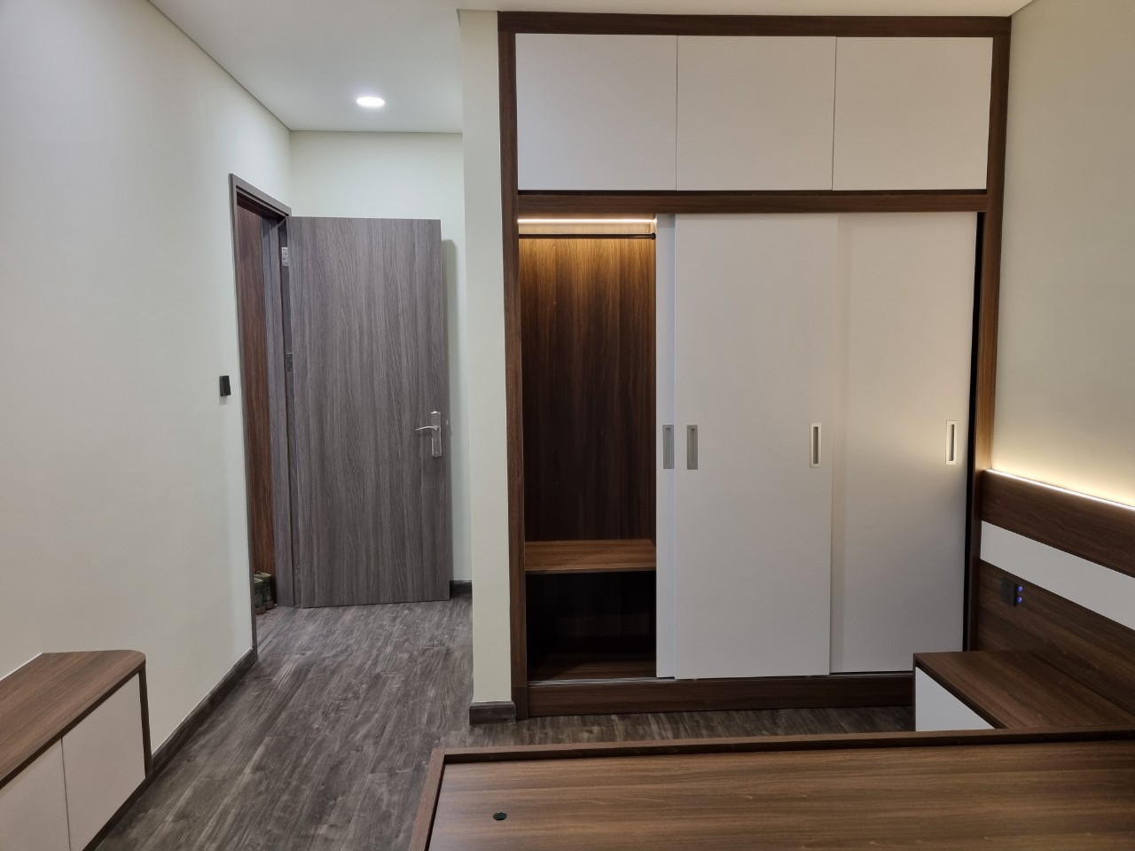 Cho thuê căn hộ 4PN/142m2 full đồ, có slot ô tô, FREE phí dịch vụ tại Han Jardin 5