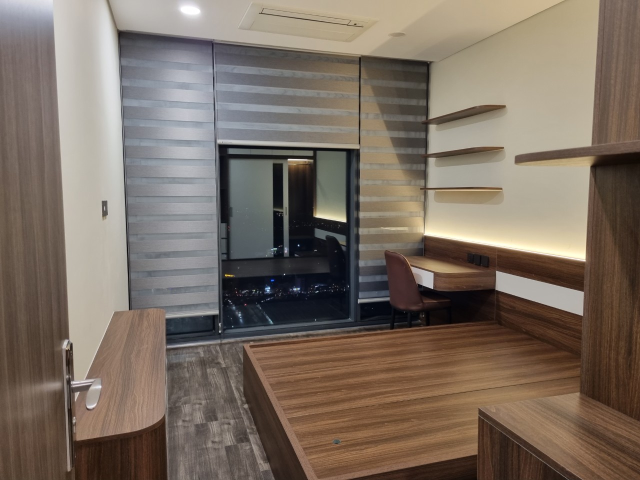 Cho thuê căn hộ 4PN/142m2 full đồ, có slot ô tô, FREE phí dịch vụ tại Han Jardin 6
