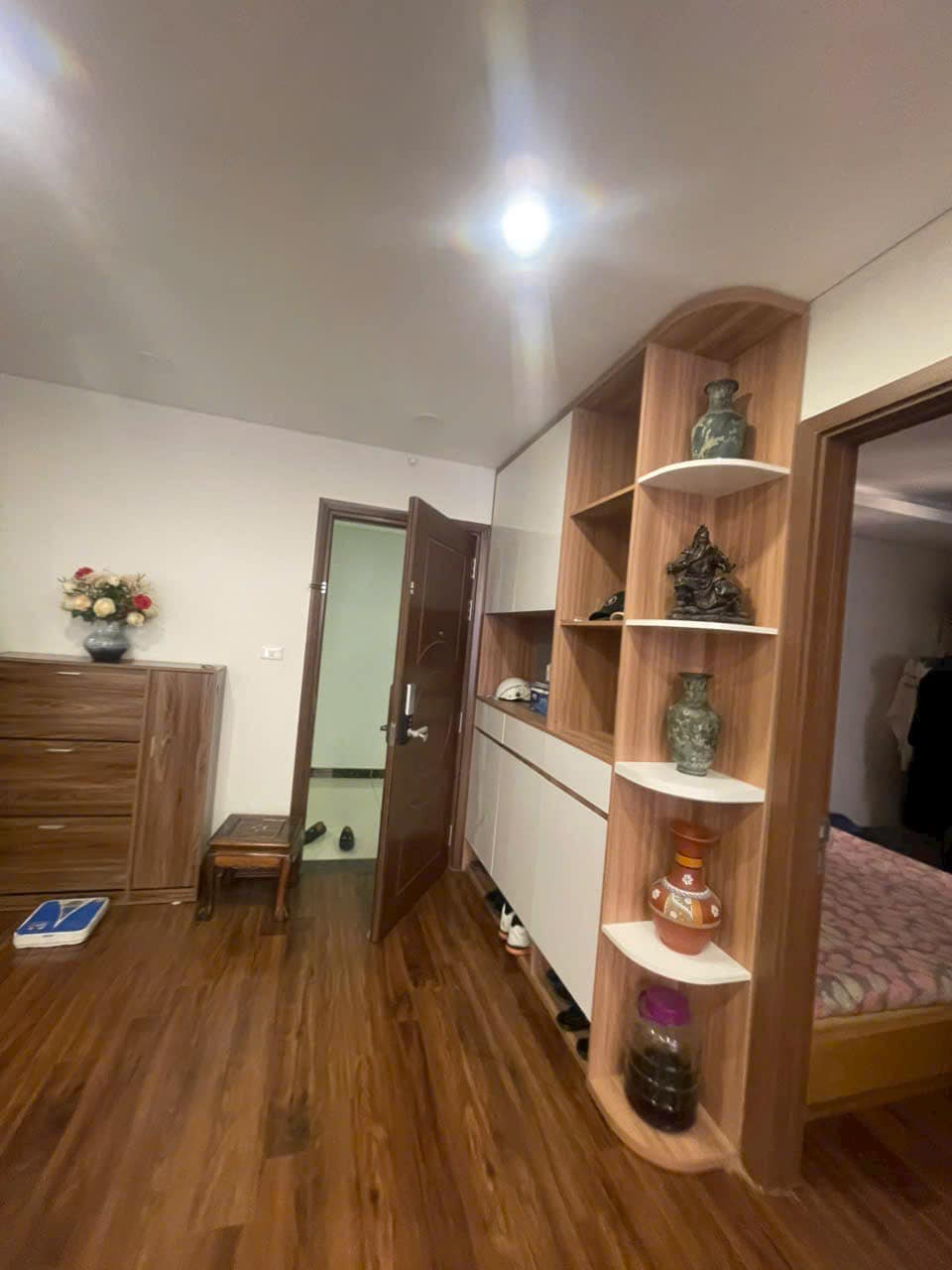 Cho thuê căn hộ 95m2, 3 phòng ngủ 2 vệ sinh tòa N01T1 Ngoại giao đoàn 2