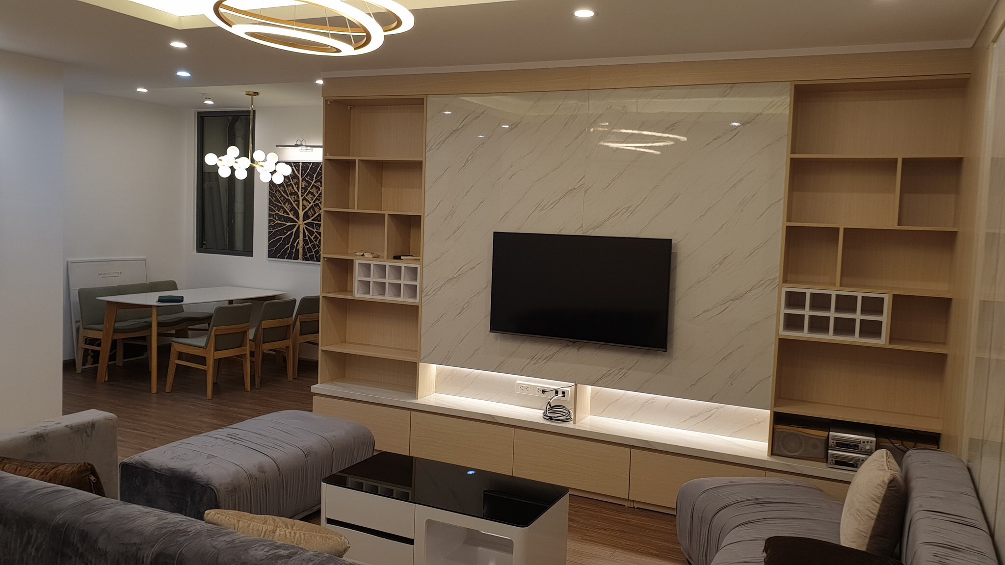 Cho thuê căn hộ chung cư N04B Ngoại Giao Đoàn tòa Lanmark căn hộ 3 phòng ngủ 1