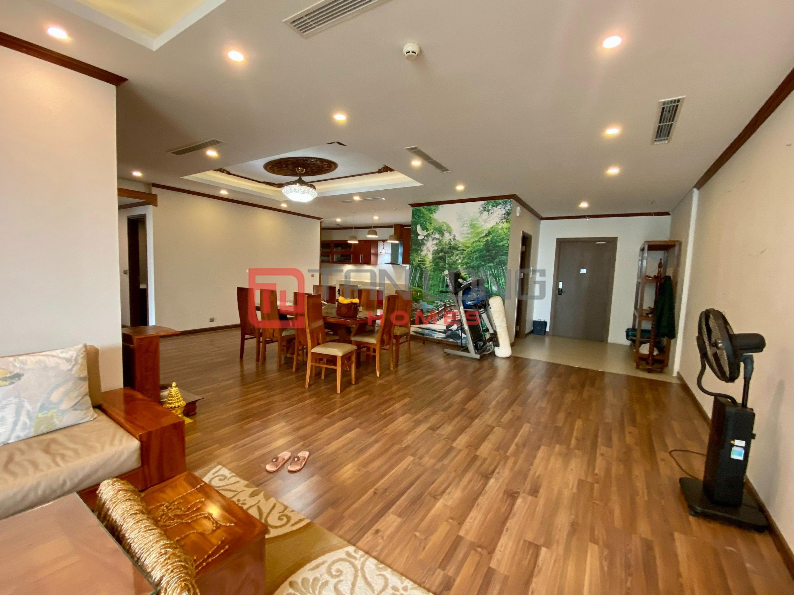 Cho thuê căn hộ Ngoại Giao Đoàn: 4PN/171m2 hướng Đông Nam, full đồ tòa N03T2 2