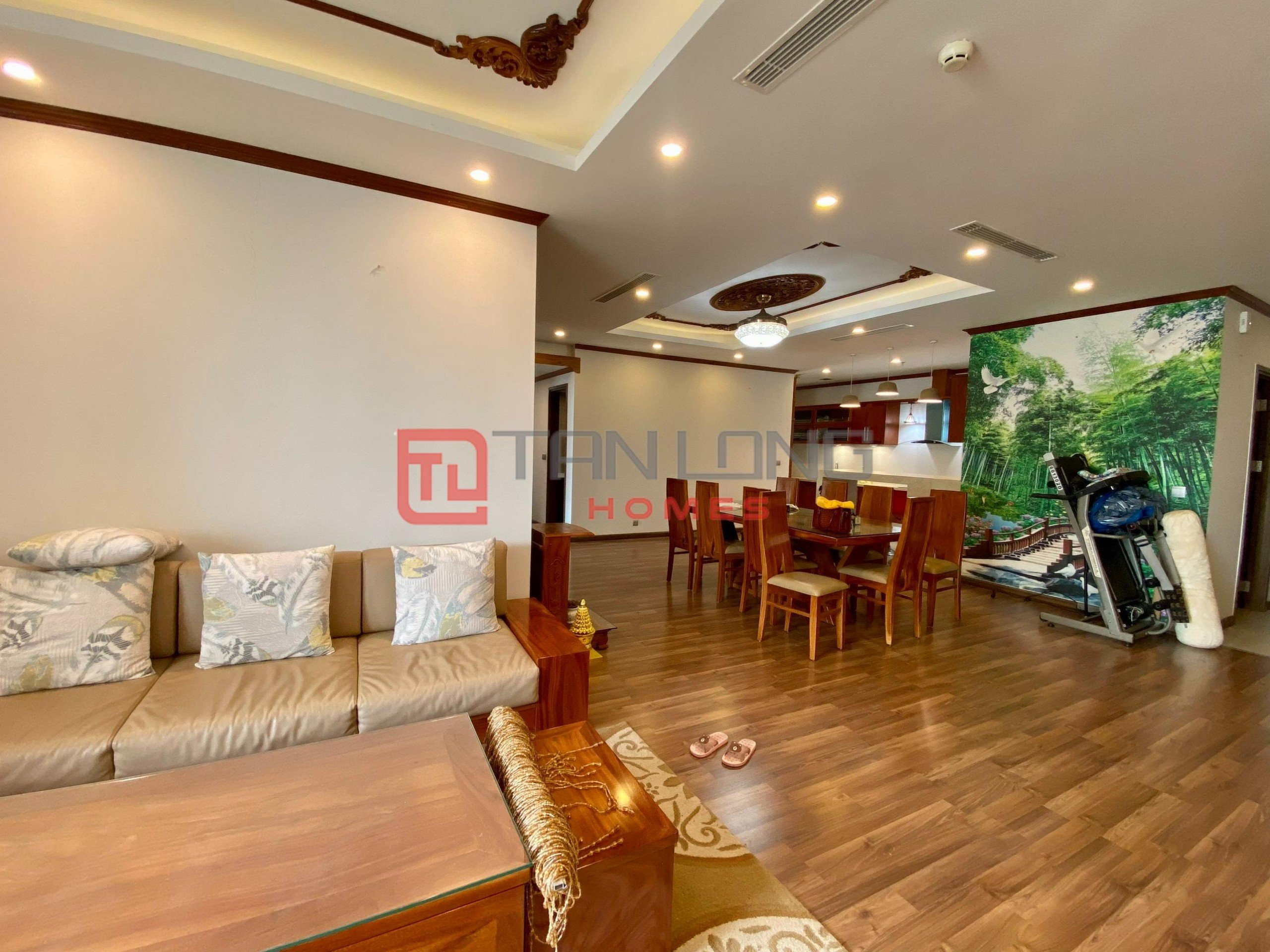 Cho thuê căn hộ Ngoại Giao Đoàn: 4PN/171m2 hướng Đông Nam, full đồ tòa N03T2 3