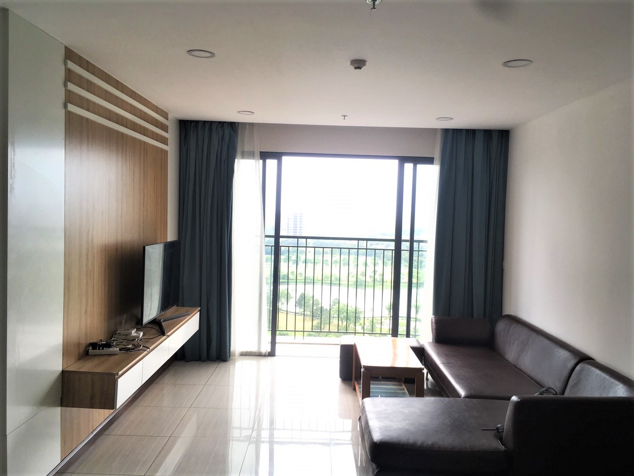 Cho thuê căn tầng trung toà N03T3B, View Hồ 1