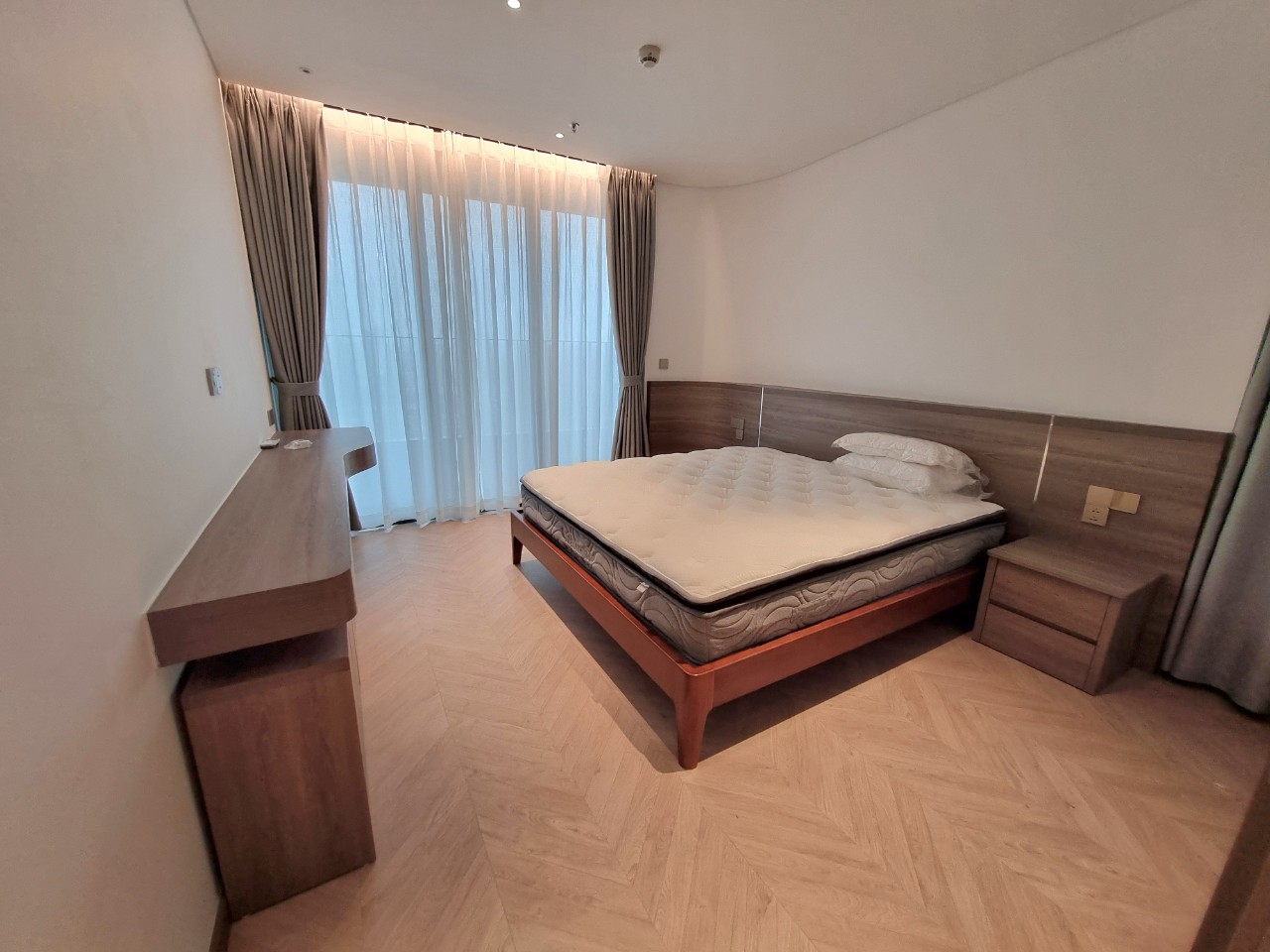 Cho thuê căn VIP 142,5m2 x 4PN full đồ - view Hồ Starlake N01T6 Ngoại Giao Đoàn 11