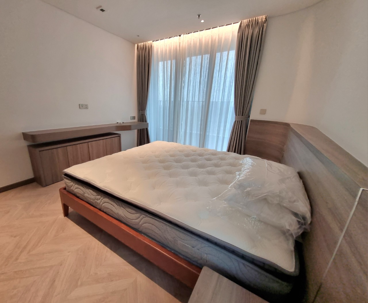 Cho thuê căn VIP 142,5m2 x 4PN full đồ - view Hồ Starlake N01T6 Ngoại Giao Đoàn 12