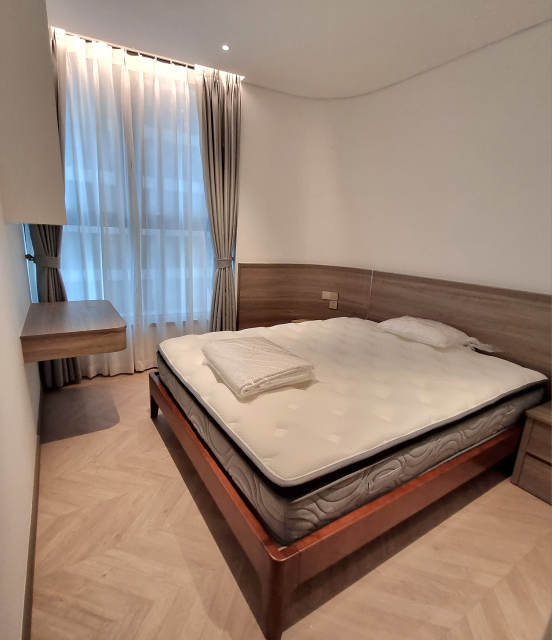 Cho thuê căn VIP 142,5m2 x 4PN full đồ - view Hồ Starlake N01T6 Ngoại Giao Đoàn 13