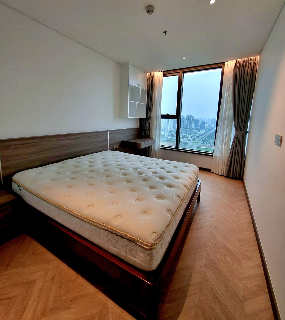 Cho thuê căn VIP 142,5m2 x 4PN full đồ - view Hồ Starlake N01T6 Ngoại Giao Đoàn 15
