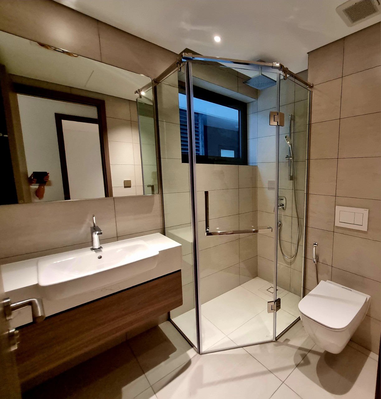 Cho thuê căn VIP 142,5m2 x 4PN full đồ - view Hồ Starlake N01T6 Ngoại Giao Đoàn 18