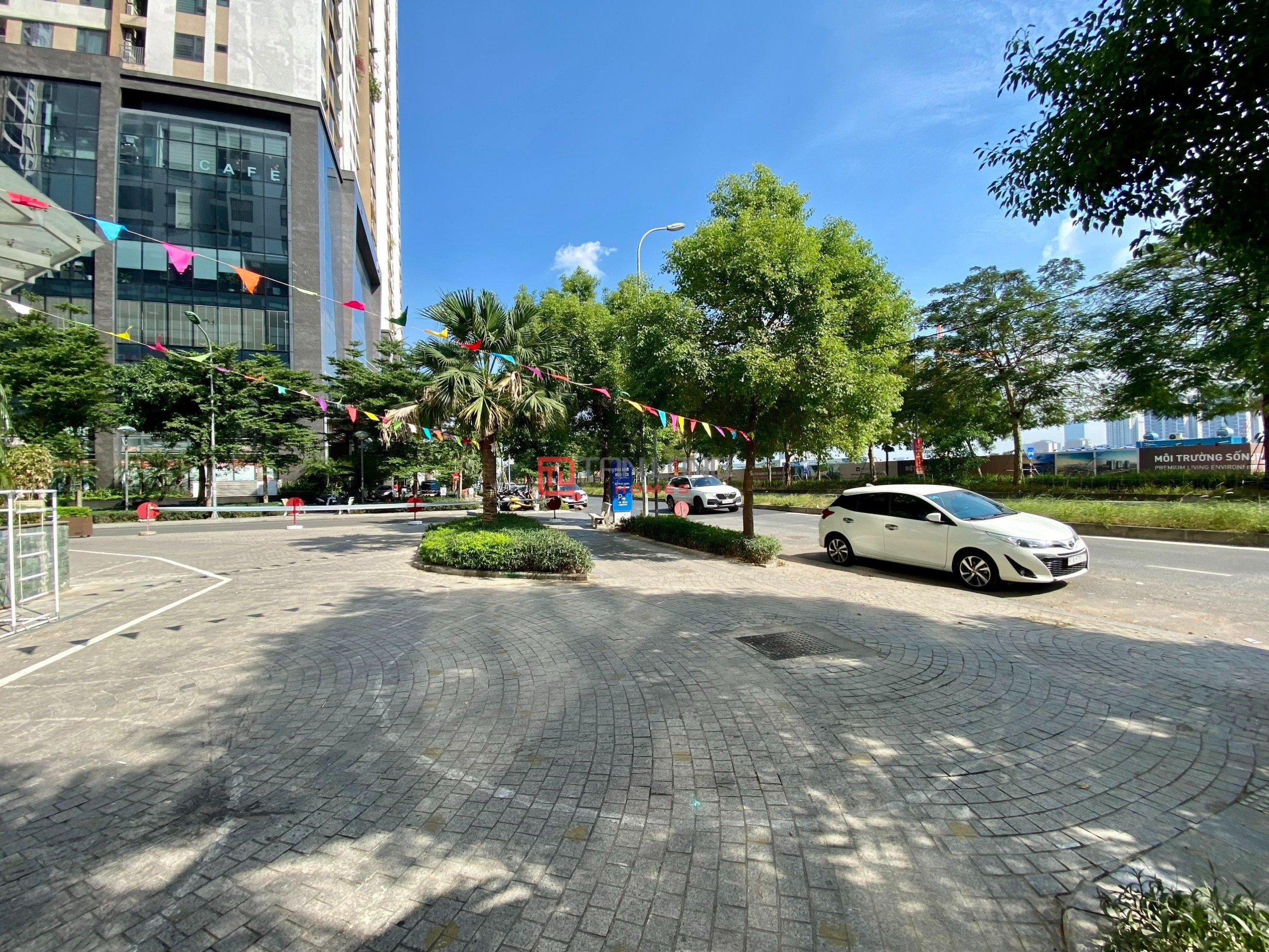 Cho thuê sàn văn phòng 139m2 tầng 1 view đường đôi tại N01T3 Ngoại Giao Đoàn 4