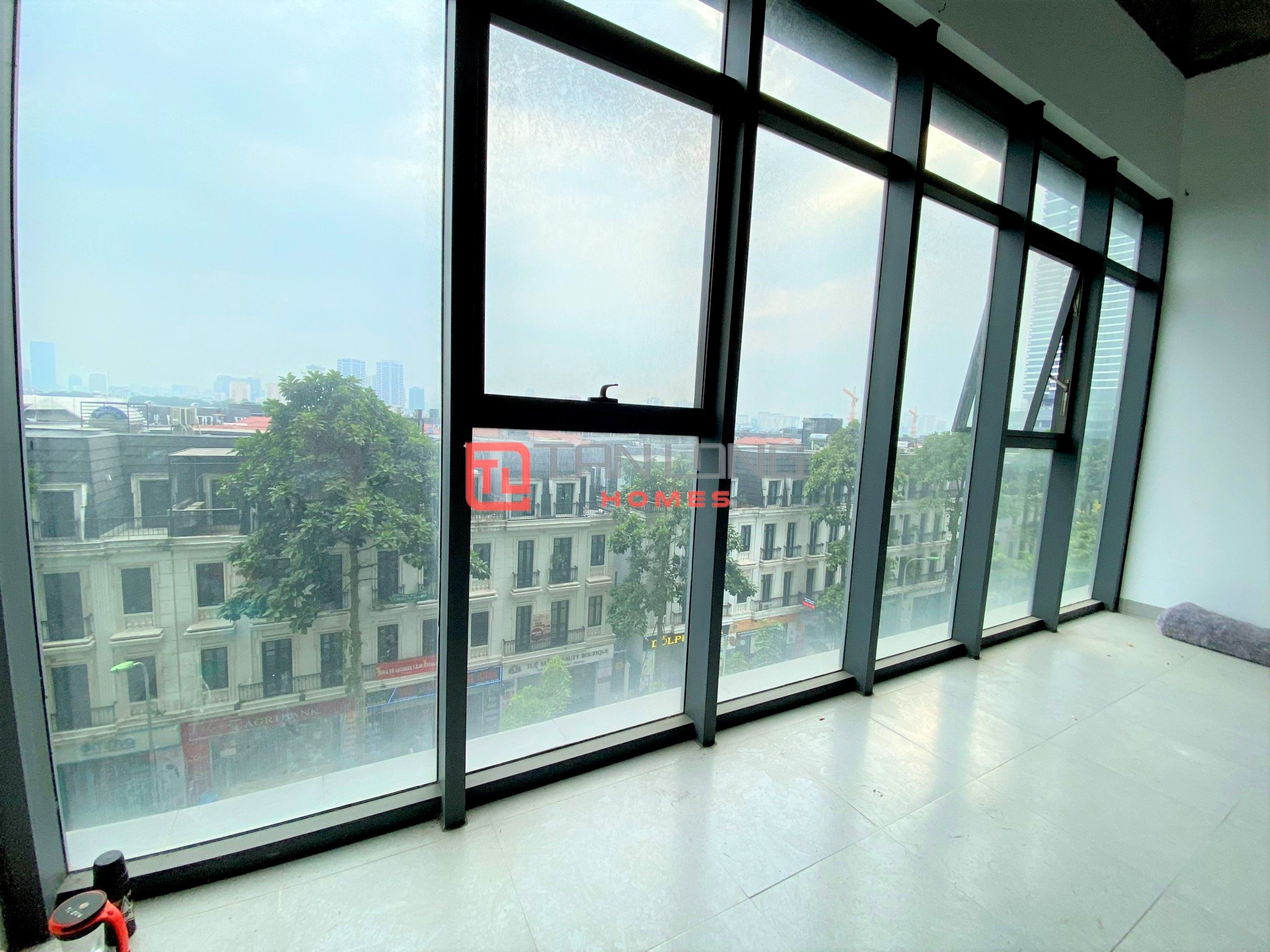 Cho thuê sàn văn phòng 200m2 hướng Nam N03T6 Ngoại Giao Đoàn 5