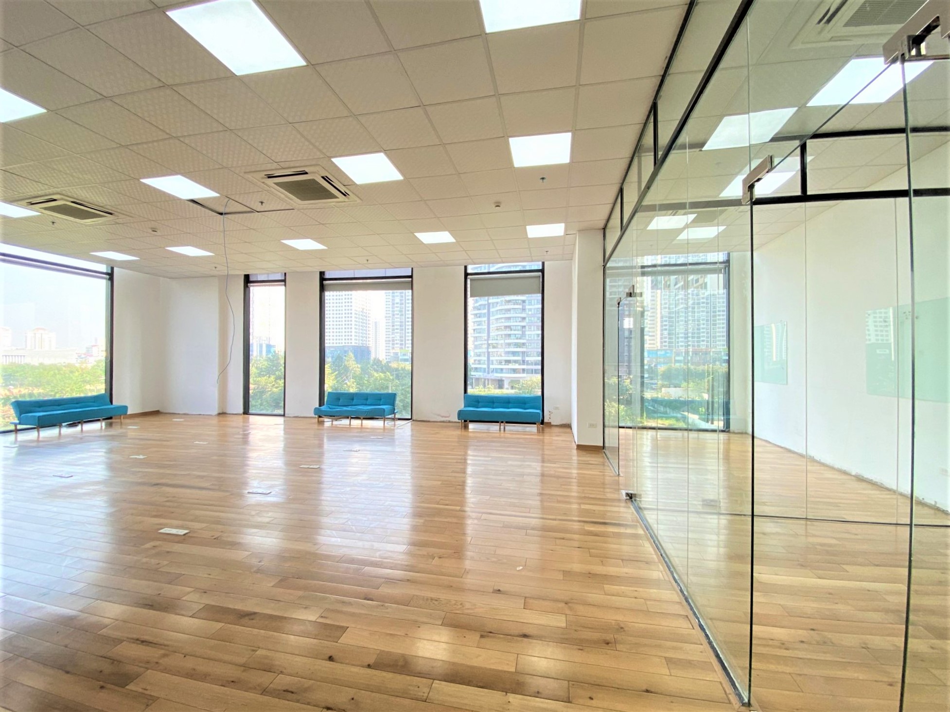 Cho thuê sàn văn phòng N01T1 Ngoại Giao Đoàn: 250m2 căn góc view hồ 1