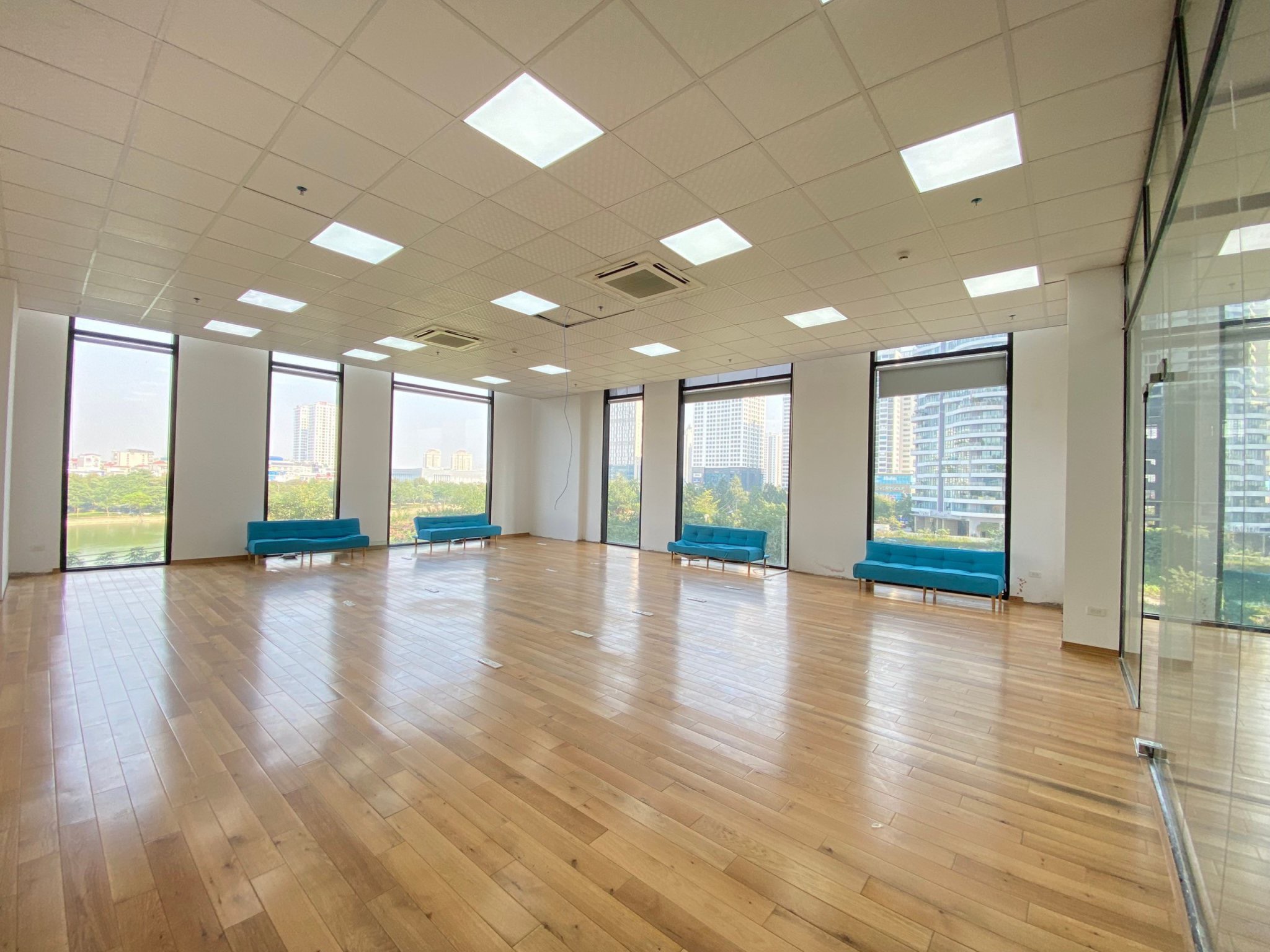 Cho thuê sàn văn phòng N01T1 Ngoại Giao Đoàn: 250m2 căn góc view hồ 2