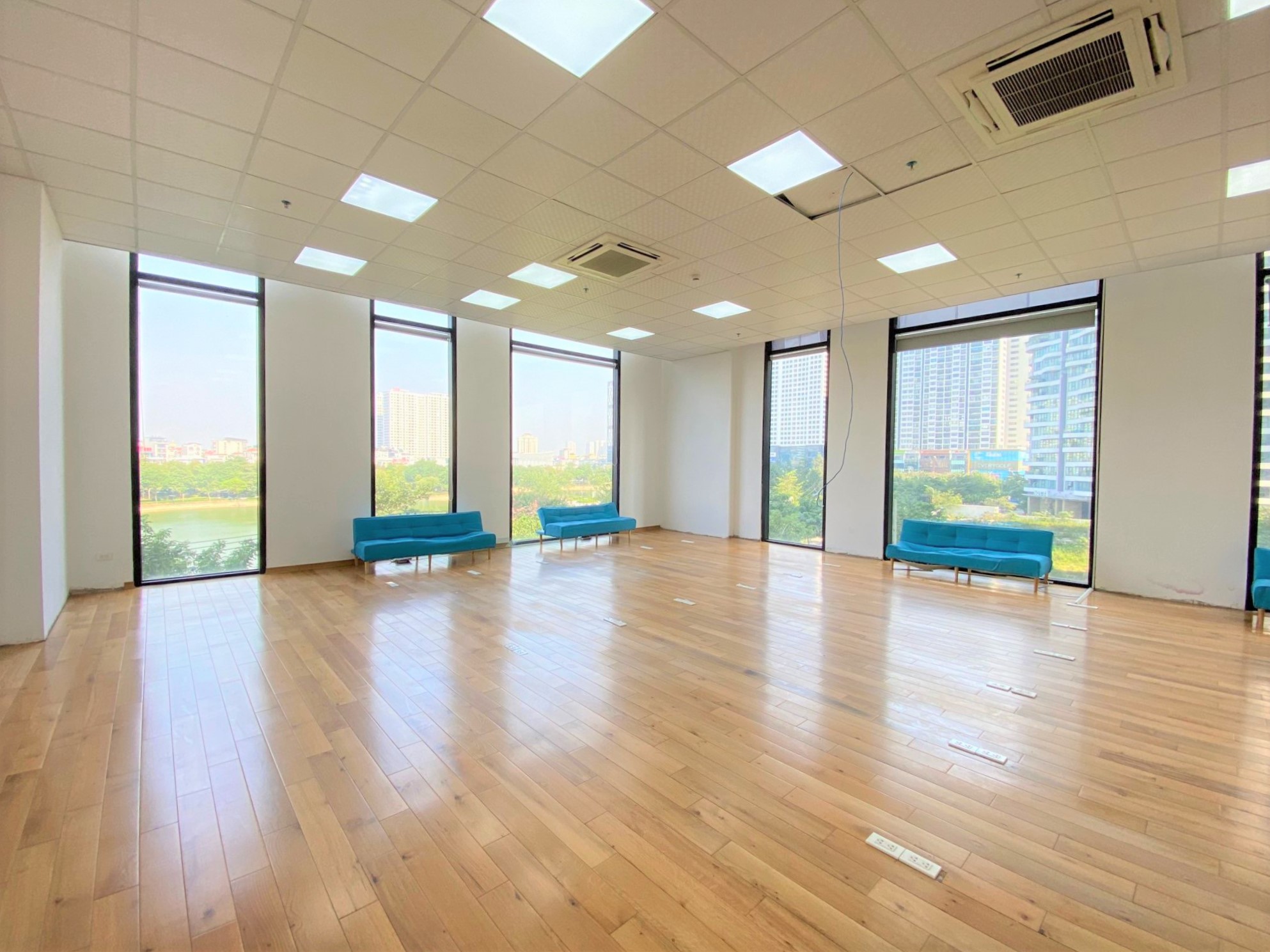 Cho thuê sàn văn phòng N01T1 Ngoại Giao Đoàn: 250m2 căn góc view hồ 4